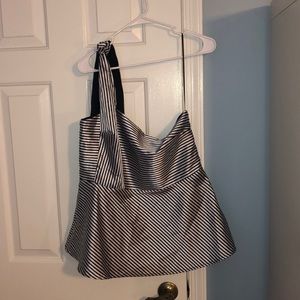 ONE SHOULDER FLOWY TOP